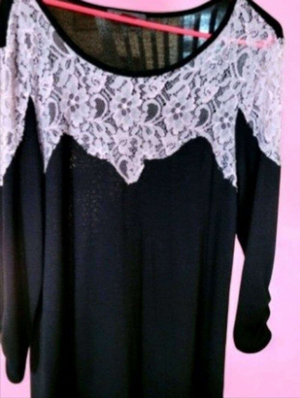 Beautiful Vintage Suzy Shier Woman's Long Sleeve Sweater Black with Pink Lace